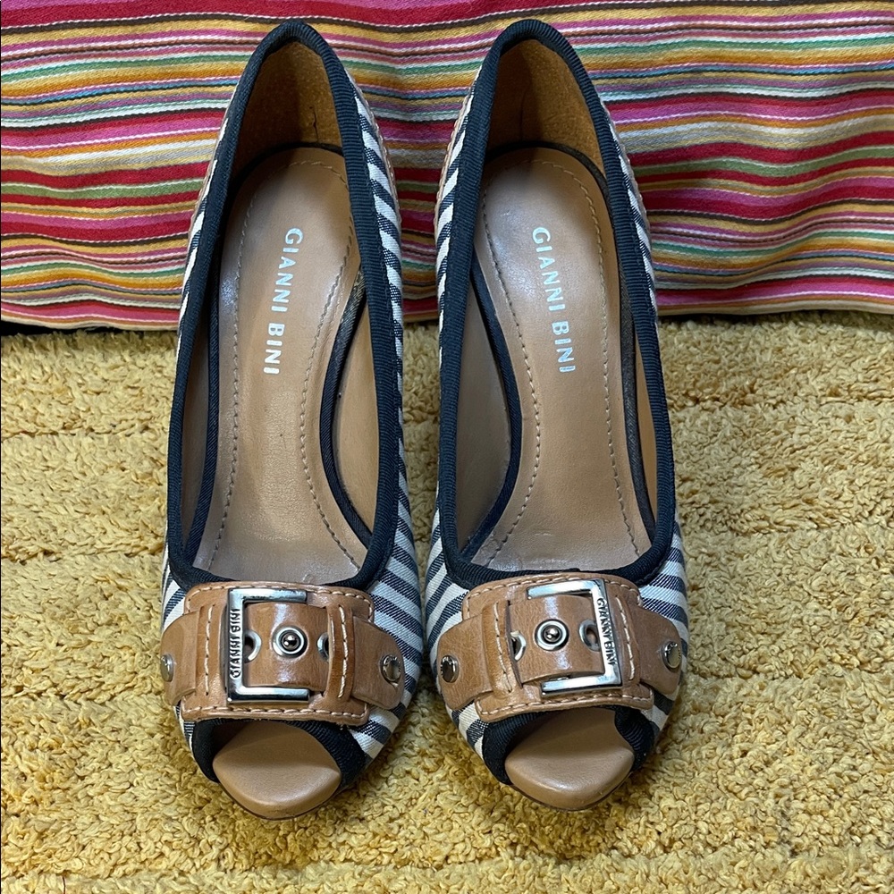 Gianni Bini NAVY and WHITE Striped with brown leather accents Women's Shoes